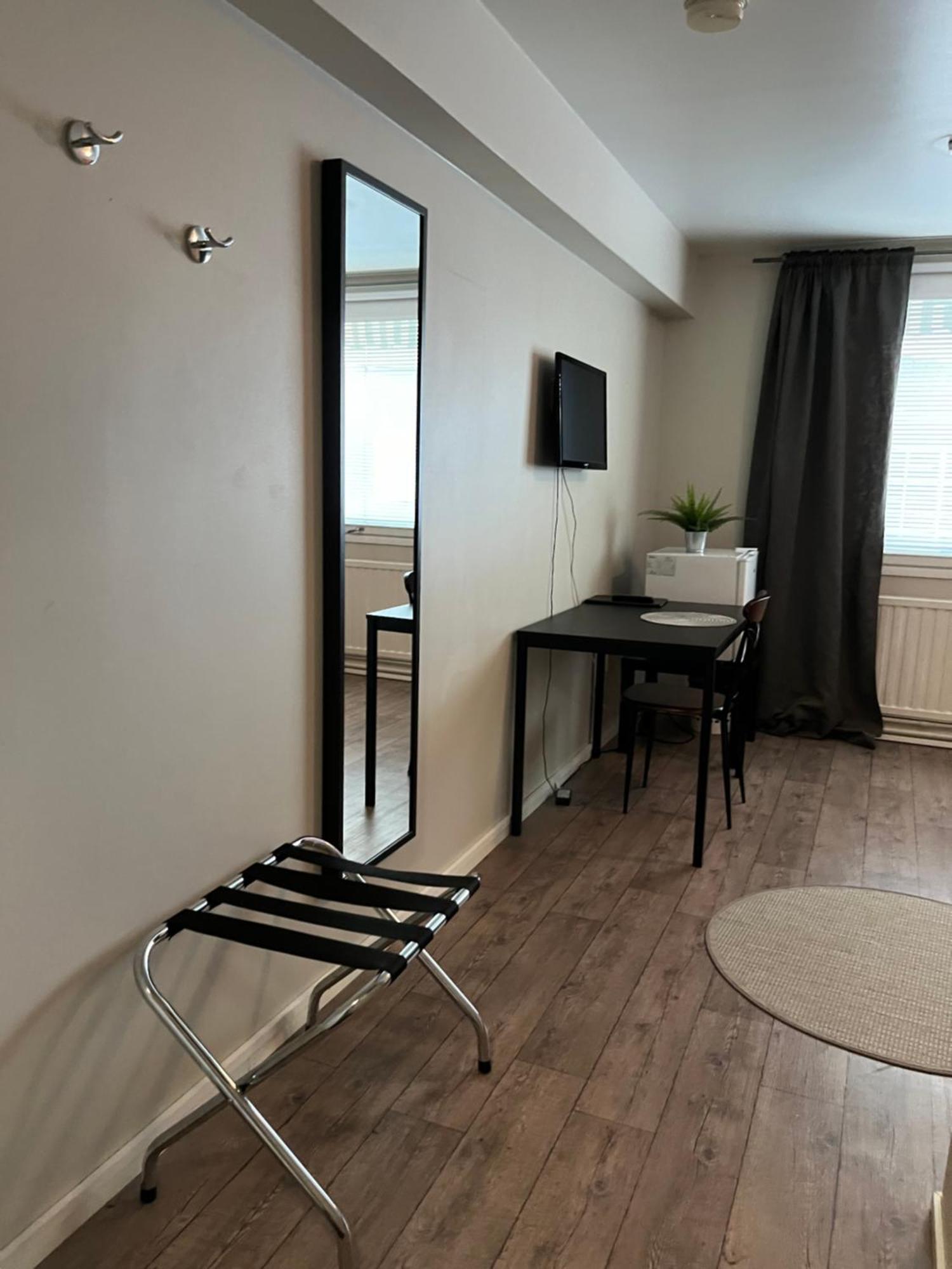 Hotelli Keskipiste Karsamaki  Ngoại thất bức ảnh